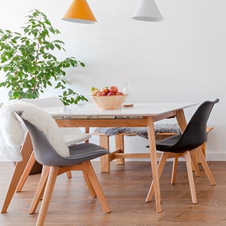 Esszimmer im skandinavischen Stil Inspiration graue Esszimmerstühle