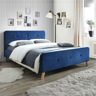 blaues Bett im skandinavischen Stil