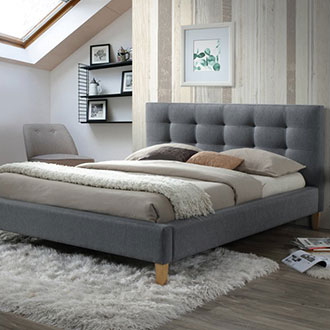 dunkelgraues Bett im skandinavischen Stil