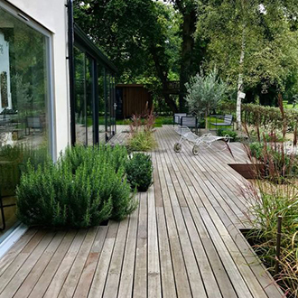 Garten im skandinavischen Stil Inspiration Holzboden