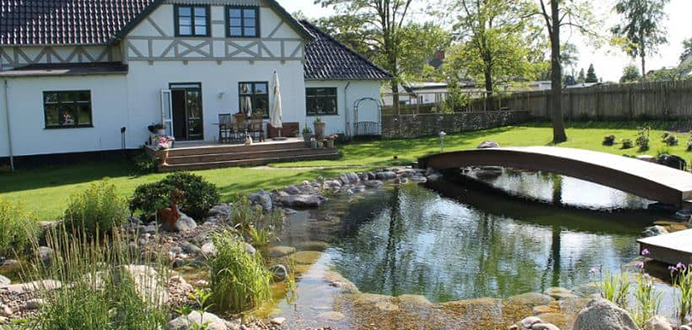 Garten im skandinavischen Stil Inspiration Haus mit Teich